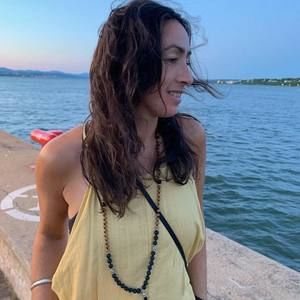 Meet your Posher, Hélène